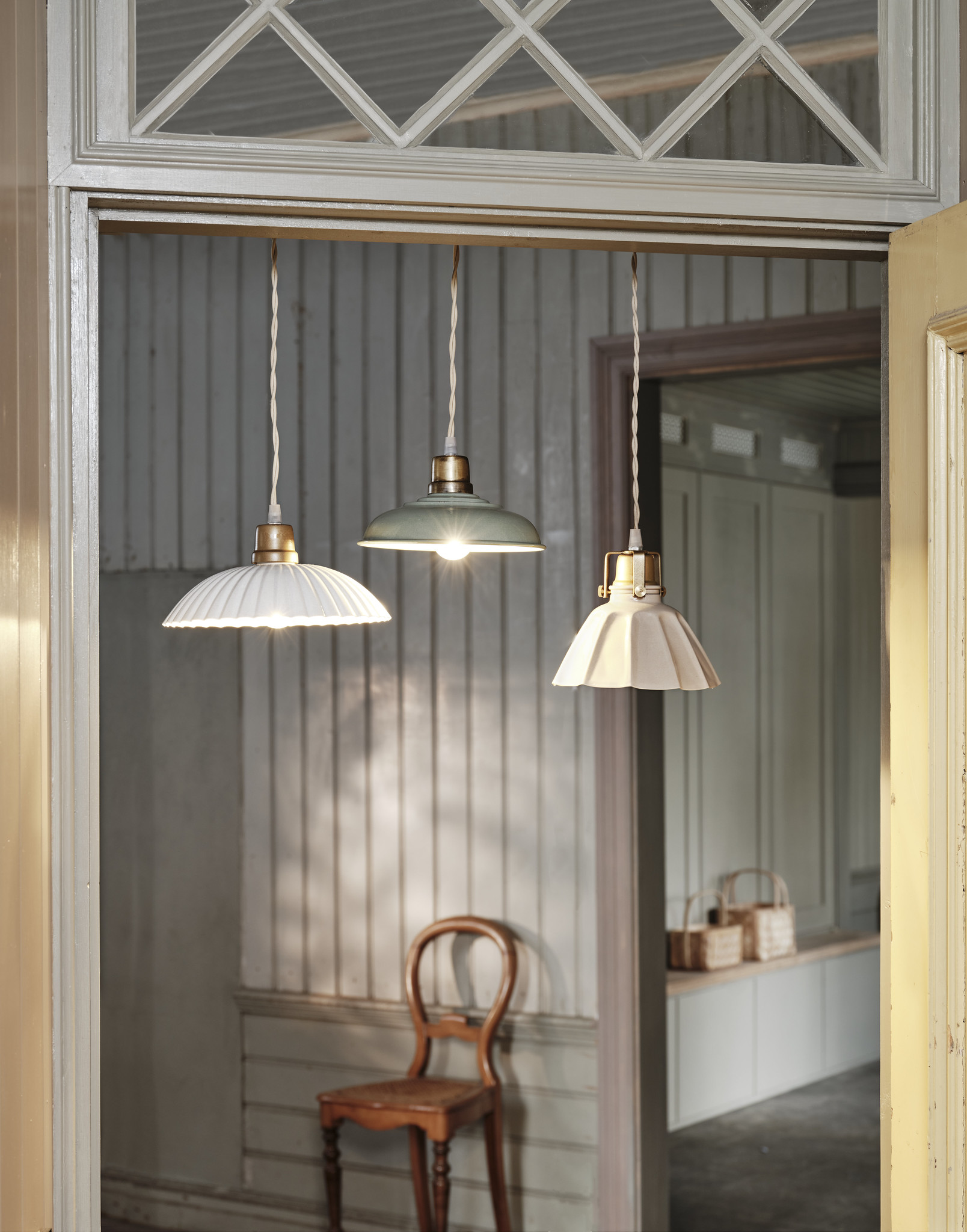 Taklampa Ingrid Antik Vit Stor