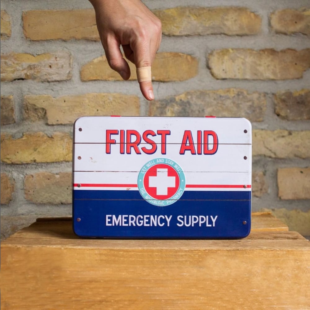 Plåtburk First Aid Emergency Supply