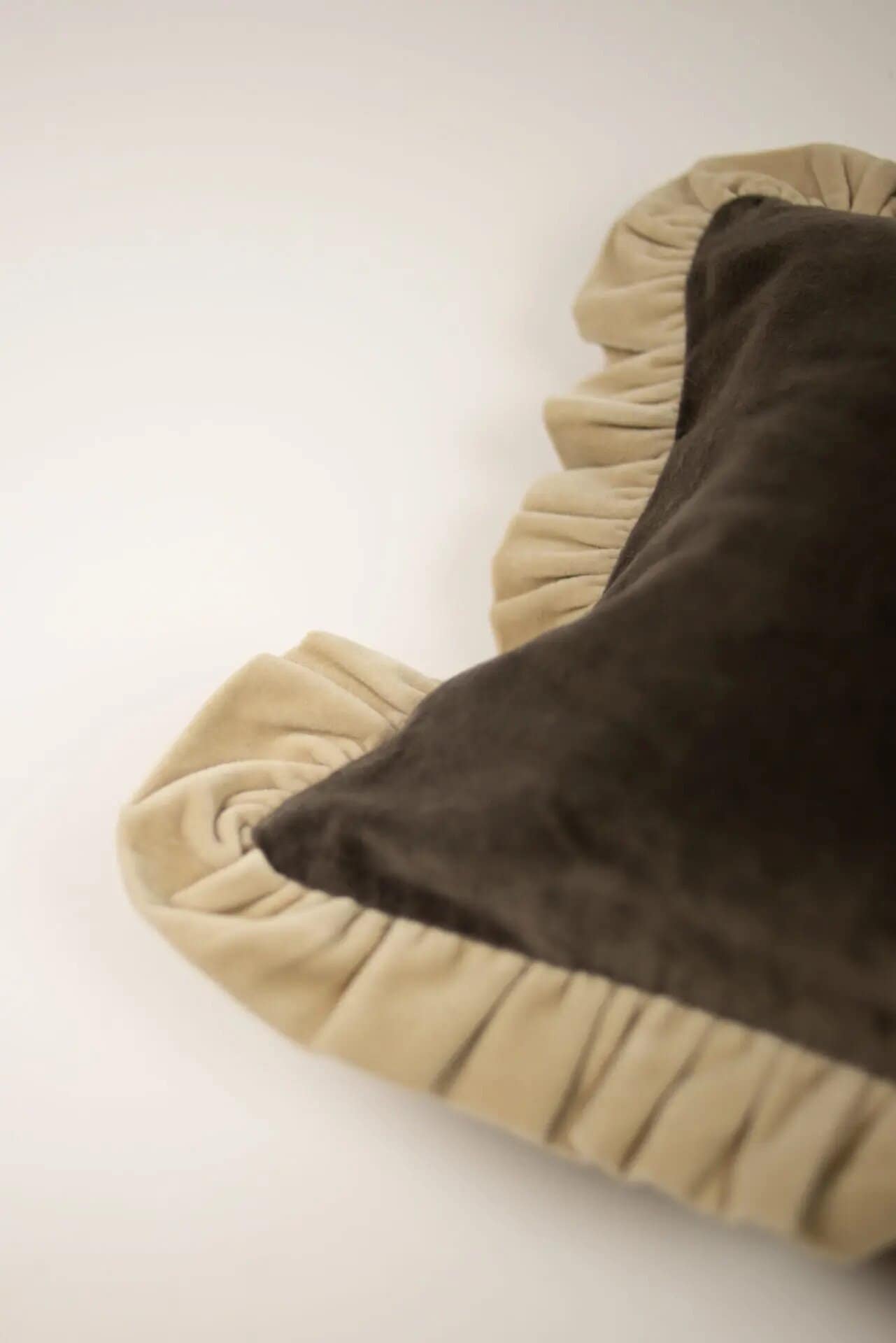 Kuddfodral Doris Mörk Taupe/Benvit